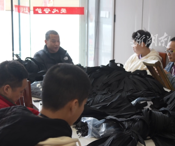 绥宁：指尖编织梦想 劳动托起“安稳幸福”